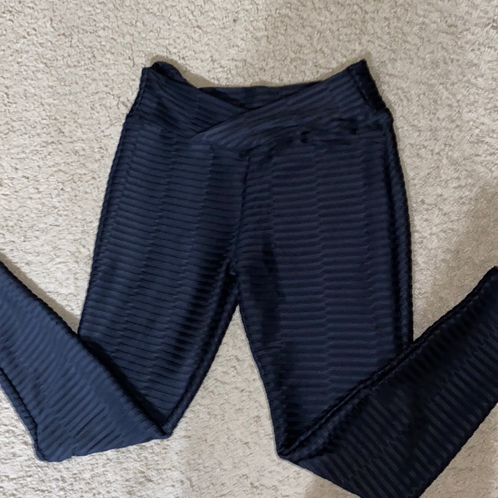 Ribbed Textured Black Leggings with V-Cut Waist From Shein